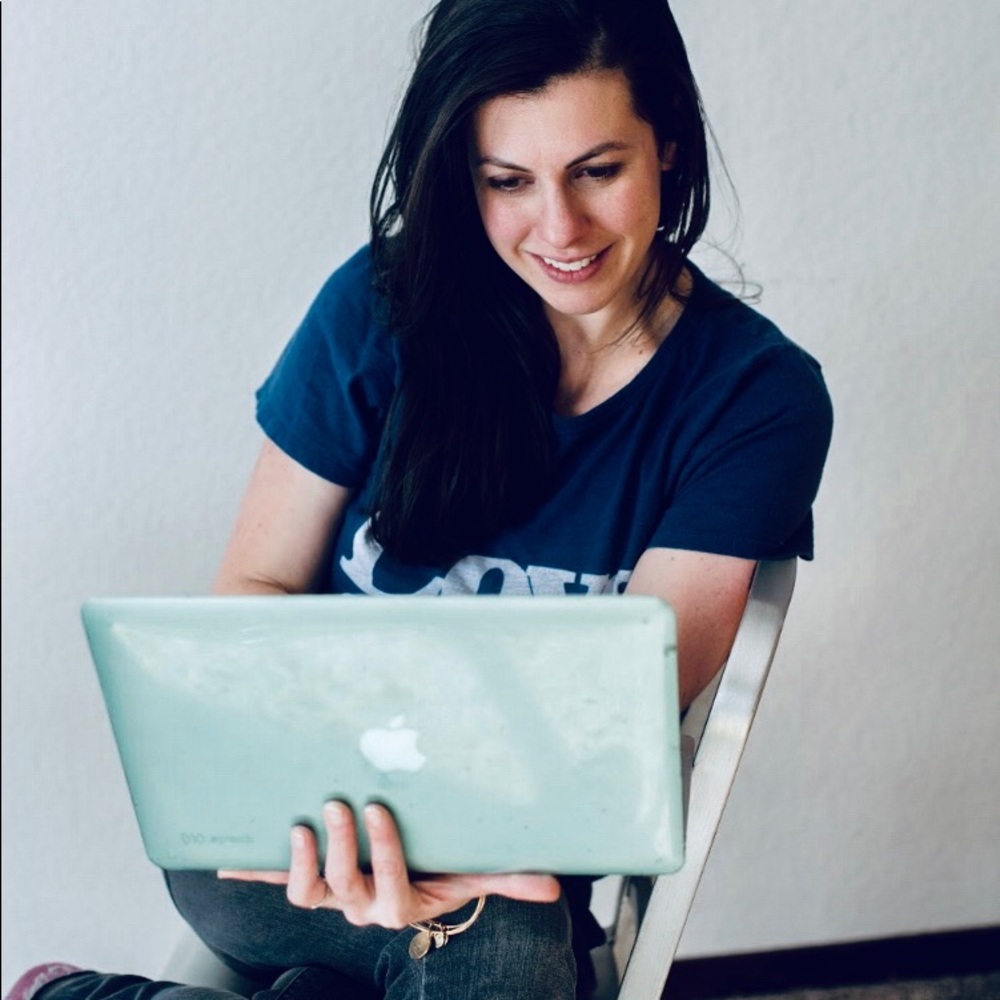 Meet your Posher, Emily